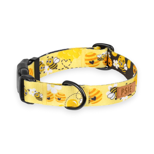 Regulowana obroża dla psa w pszczoły  – wytrzymała, z mocnymi okuciami.
